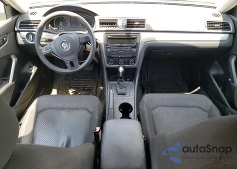 2015 Volkswagen Passat S z USA, uszkodzony, nr VIN 1VWAT7A35FC103934